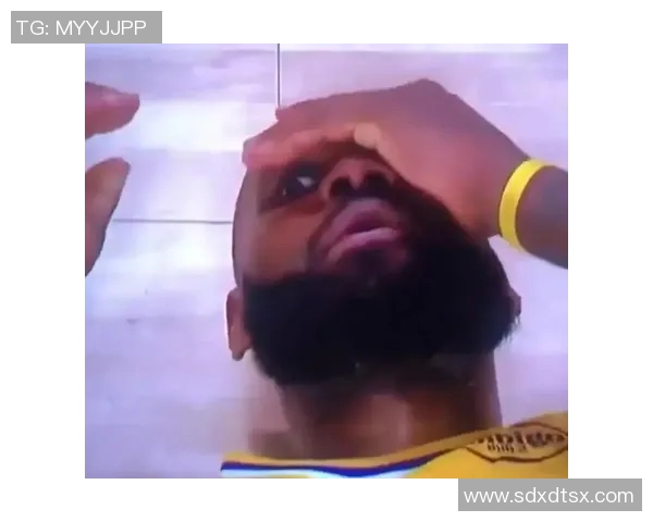 克拉克森与西蒙斯的巅峰对决谁能在NBA赛场上笑到最后